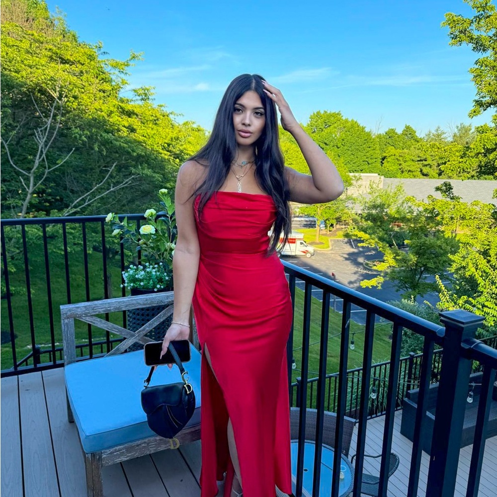 Chic Strapless Red Dress